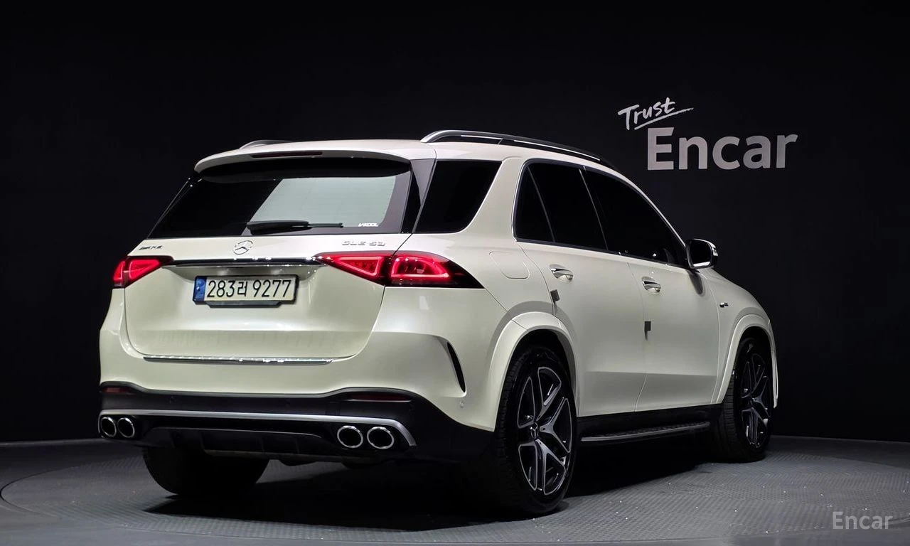 Mercedes-Benz GLE 53 4MATIC BURMESTER* ОБДУХВАНЕ* LANE ASS* ПАНО* 360, снимка 2 - Автомобили и джипове - 54703024