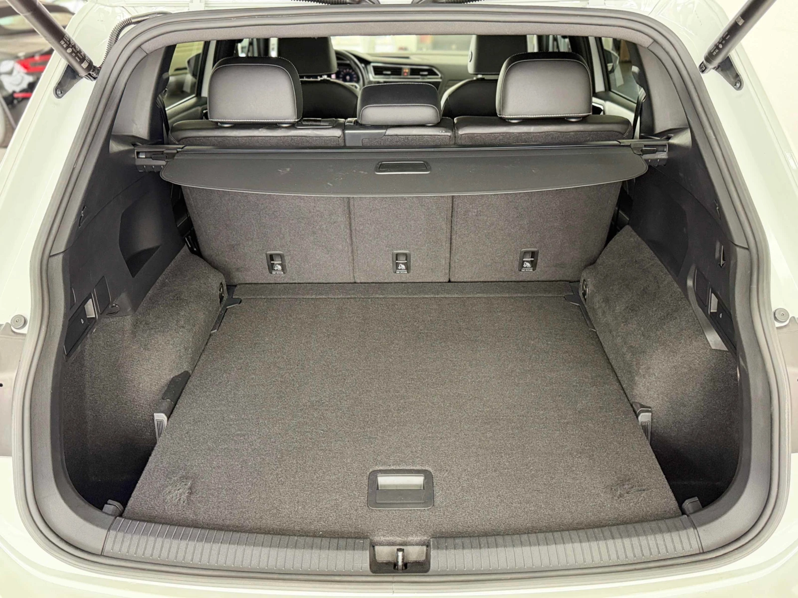 VW Tiguan HIGHLINE* R-LINE* 4MOTION, снимка 14 - Автомобили и джипове - 55244446