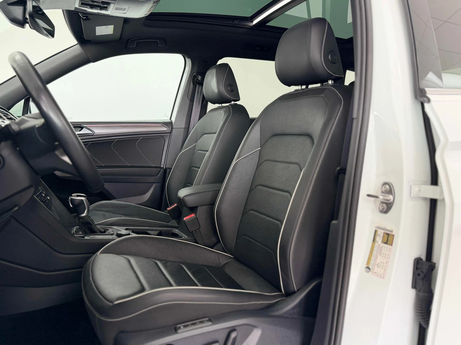 VW Tiguan HIGHLINE* R-LINE* 4MOTION, снимка 10 - Автомобили и джипове - 55244446