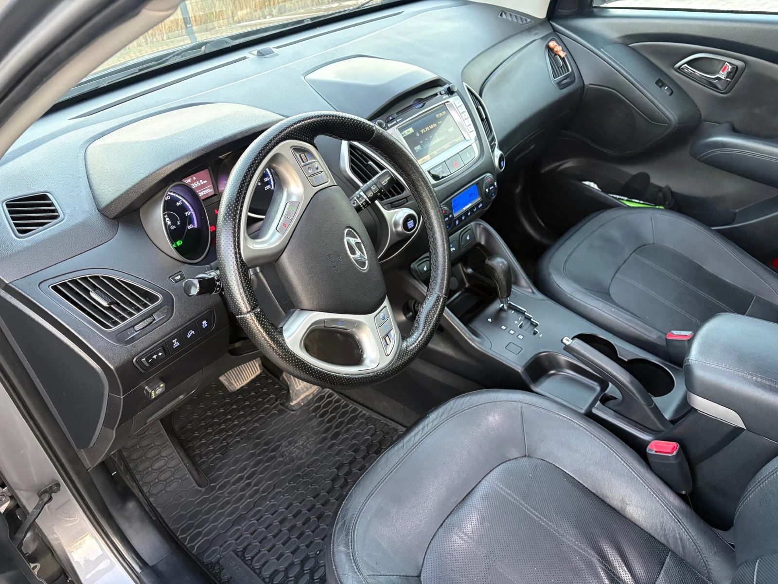 Hyundai IX35 2.0 бензин 163 коня, снимка 4 - Автомобили и джипове - 55504654