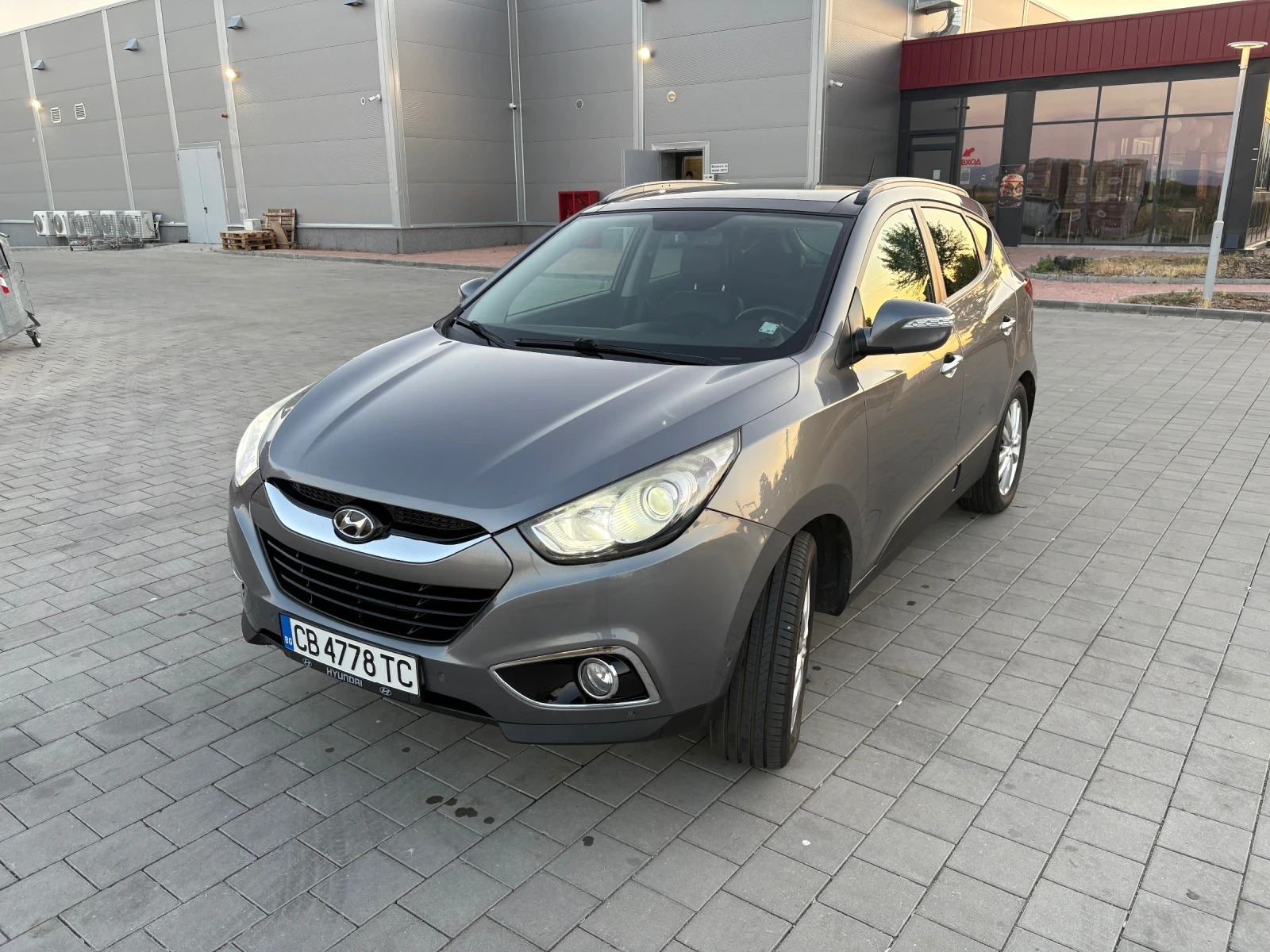 Hyundai IX35 2.0 бензин 163 коня, снимка 15 - Автомобили и джипове - 55504654