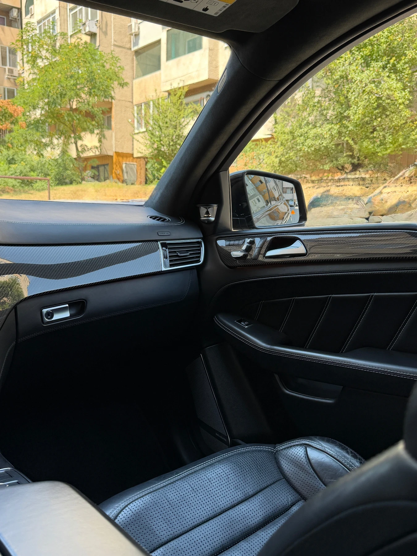 Mercedes-Benz GLE 63 S AMG /Full/Vacum/Carbon/Masage/Pano/, снимка 10 - Автомобили и джипове - 55732507