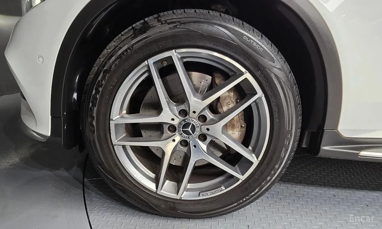 Mercedes-Benz GLC 220 * 4MATIC Premium Coupe * АВТОКРЕДИТ * , снимка 5 - Автомобили и джипове - 55950618