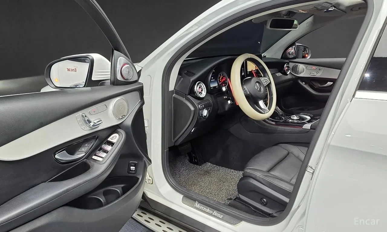 Mercedes-Benz GLC 220 * 4MATIC Premium Coupe * АВТОКРЕДИТ * , снимка 10 - Автомобили и джипове - 55950618