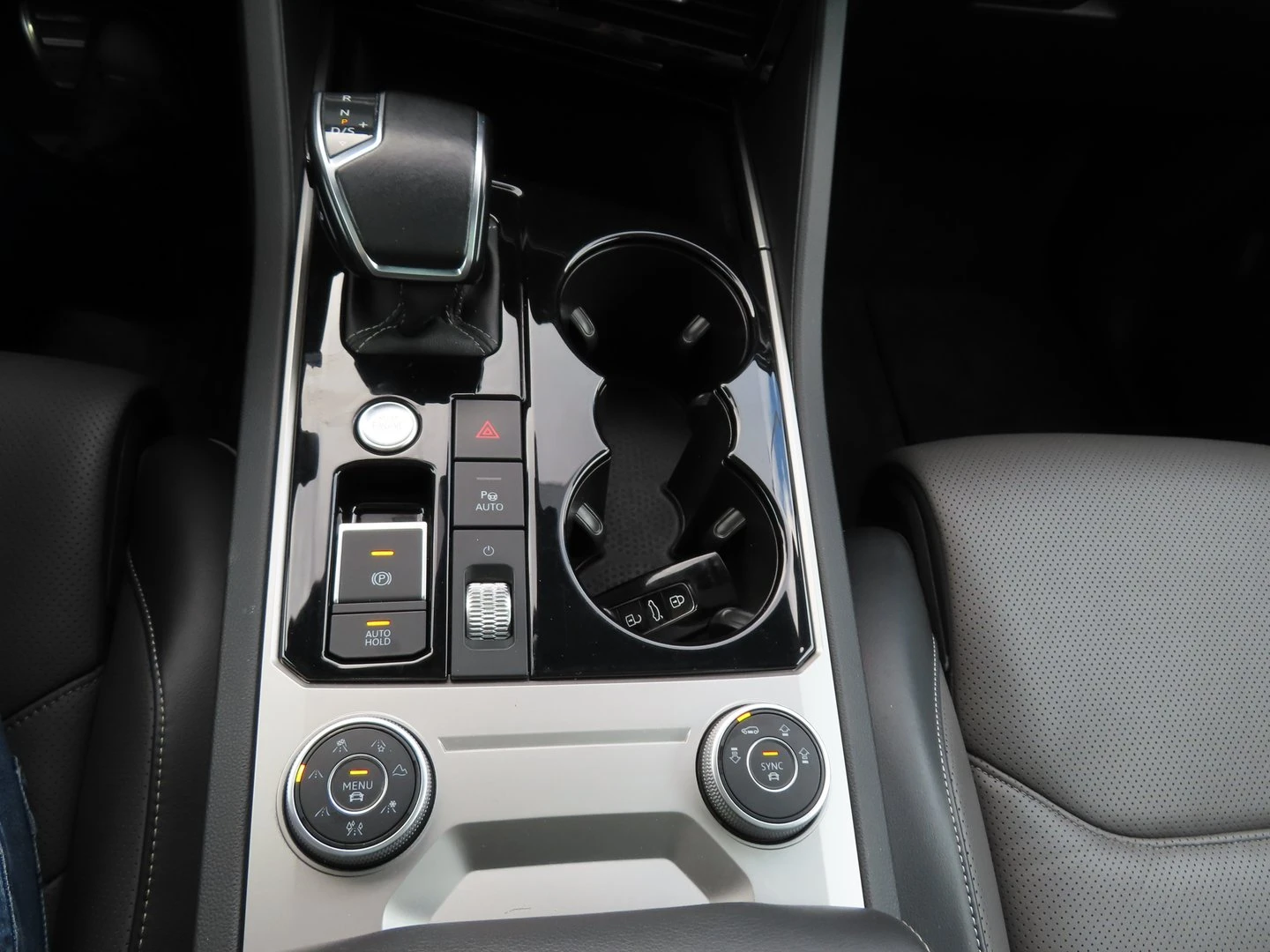 VW Touareg, снимка 13 - Автомобили и джипове - 56628217