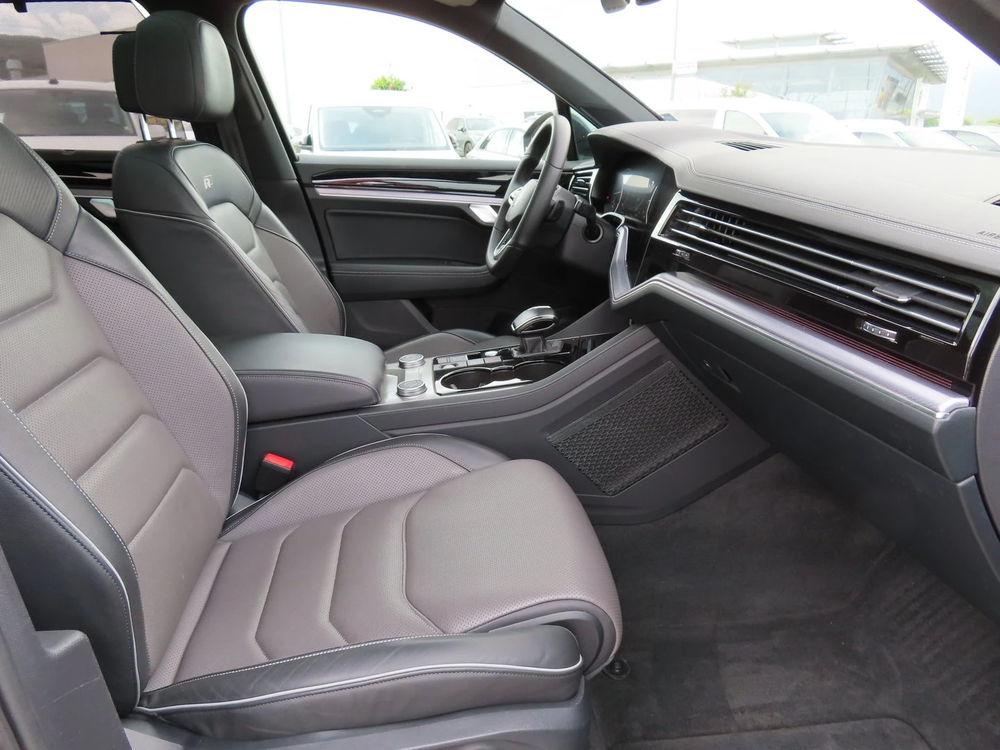 VW Touareg, снимка 6 - Автомобили и джипове - 56628217