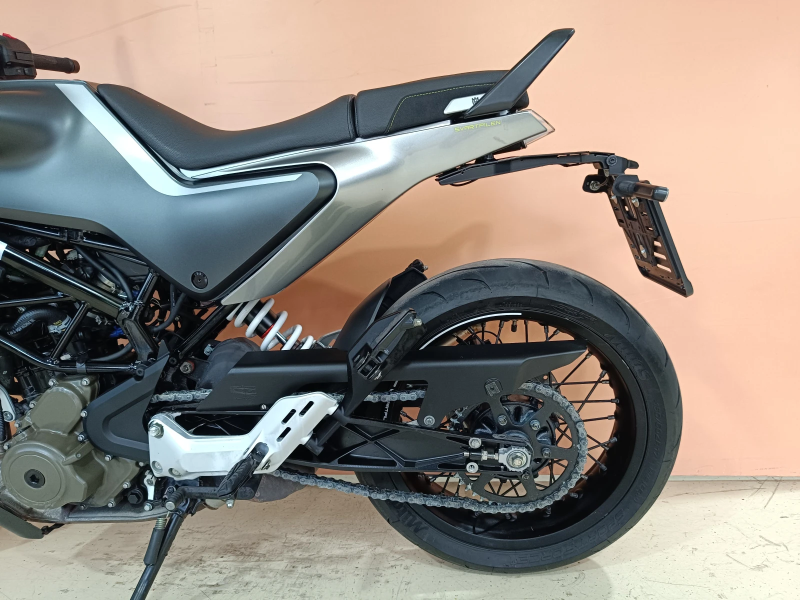 Husqvarna Svartpilen 401, снимка 14 - Мотоциклети и мототехника - 54213336