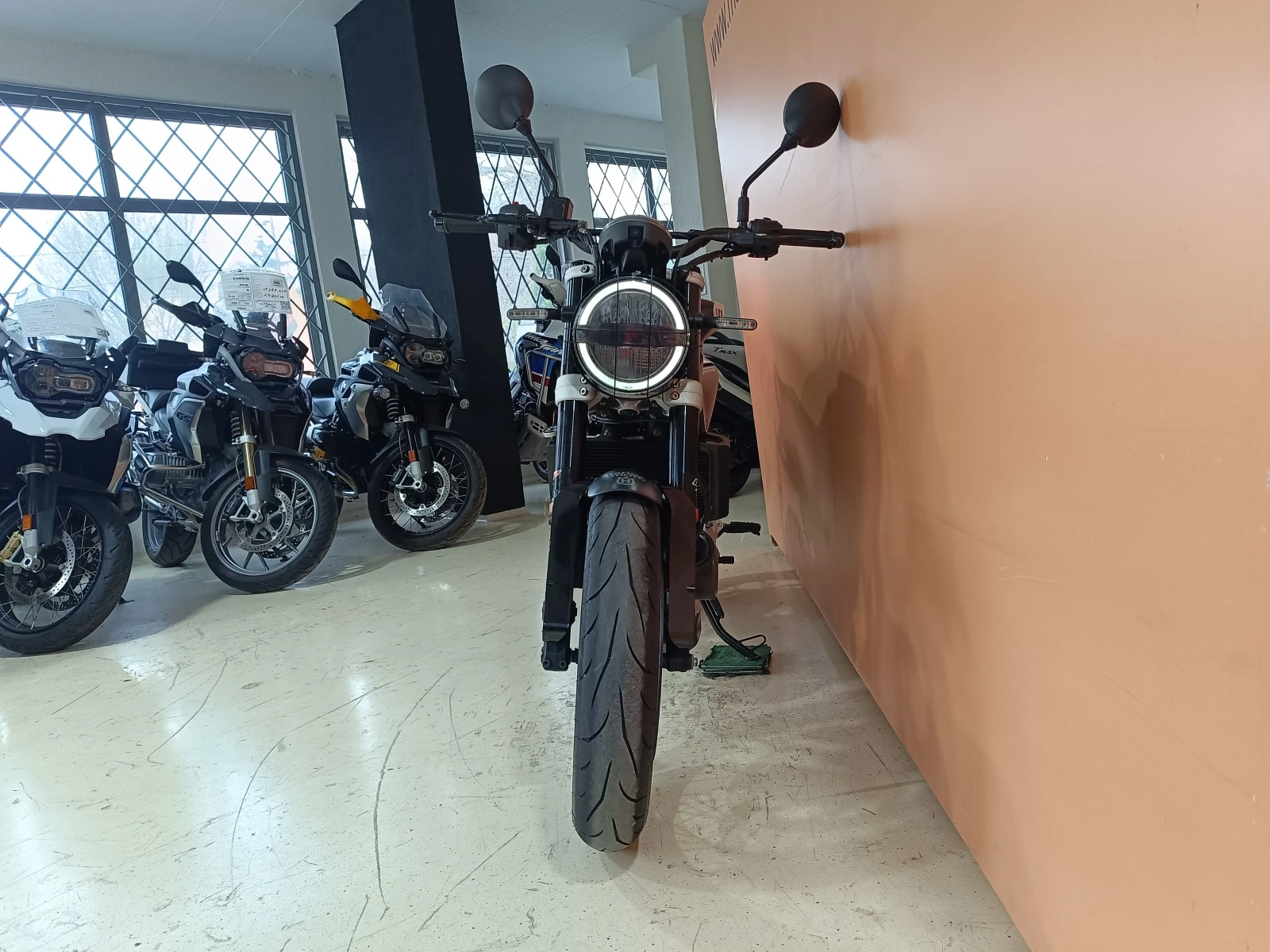 Husqvarna Svartpilen 401, снимка 5 - Мотоциклети и мототехника - 54213336