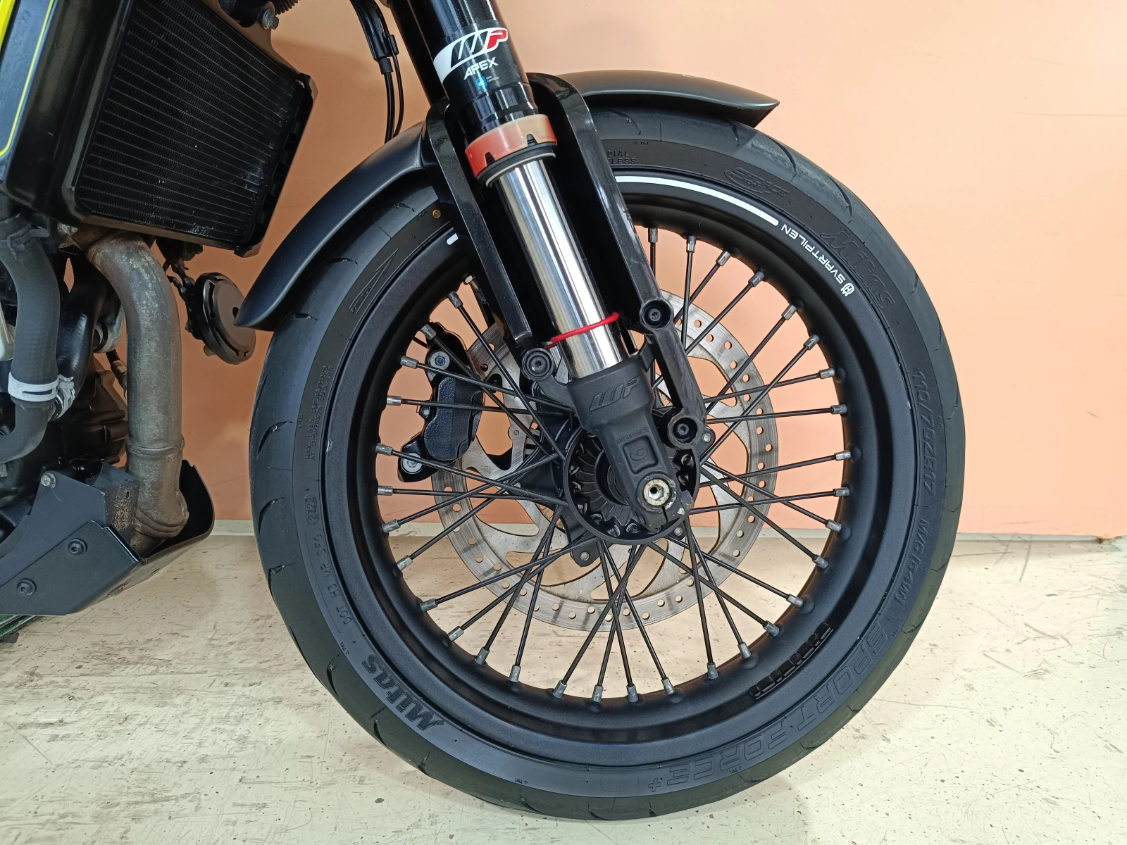 Husqvarna Svartpilen 401, снимка 8 - Мотоциклети и мототехника - 54213336