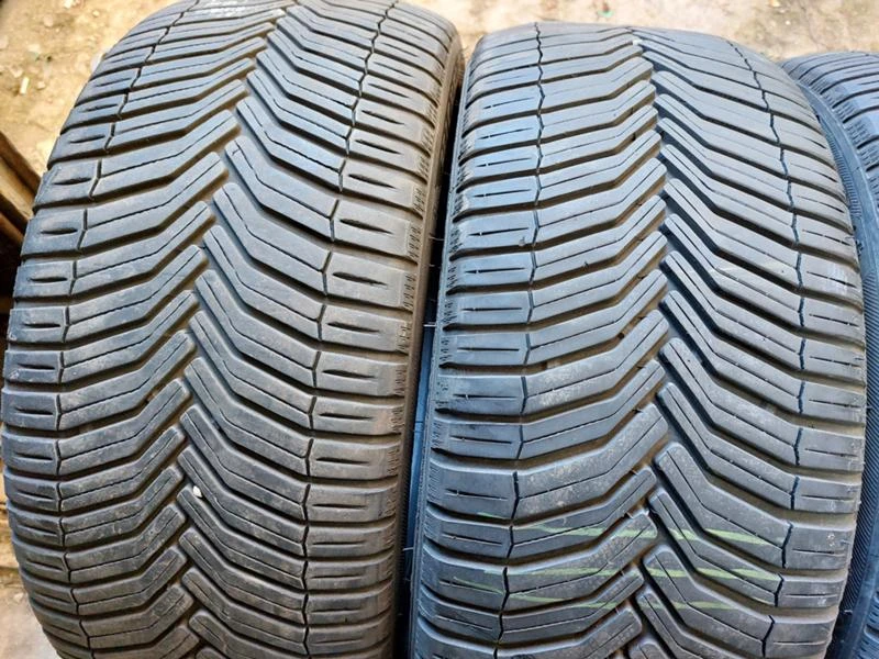 Гуми Всесезонни 225/40R18, снимка 2 - Гуми и джанти - 35772287