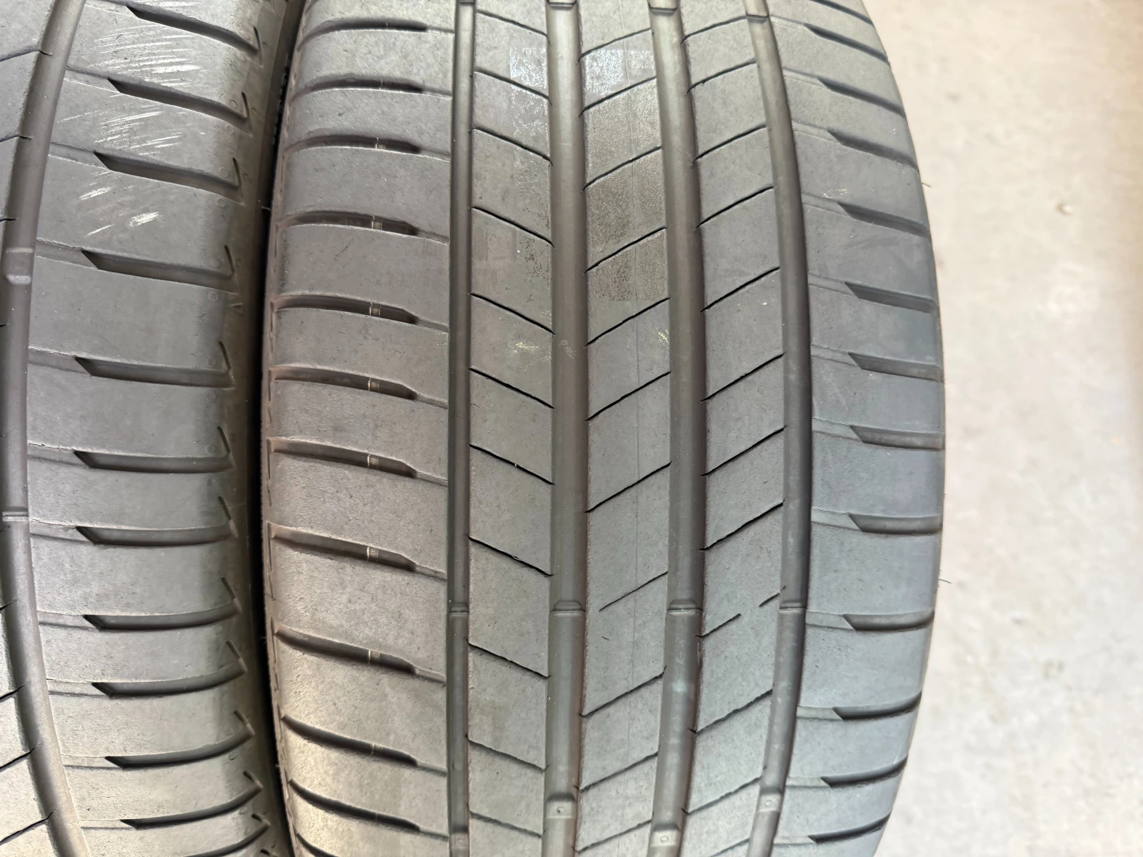 Гуми Летни 235/40R19, снимка 7 - Гуми и джанти - 55686649