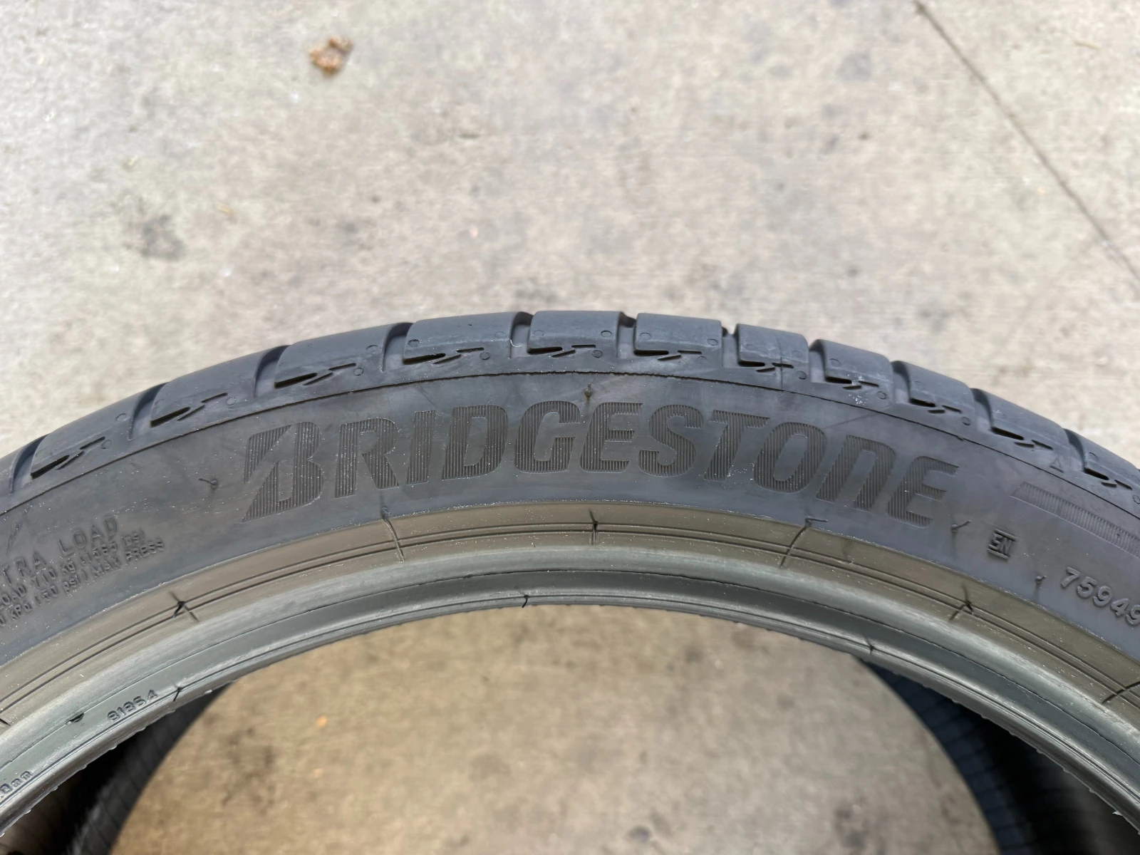 Гуми Летни 235/40R19, снимка 9 - Гуми и джанти - 55686649