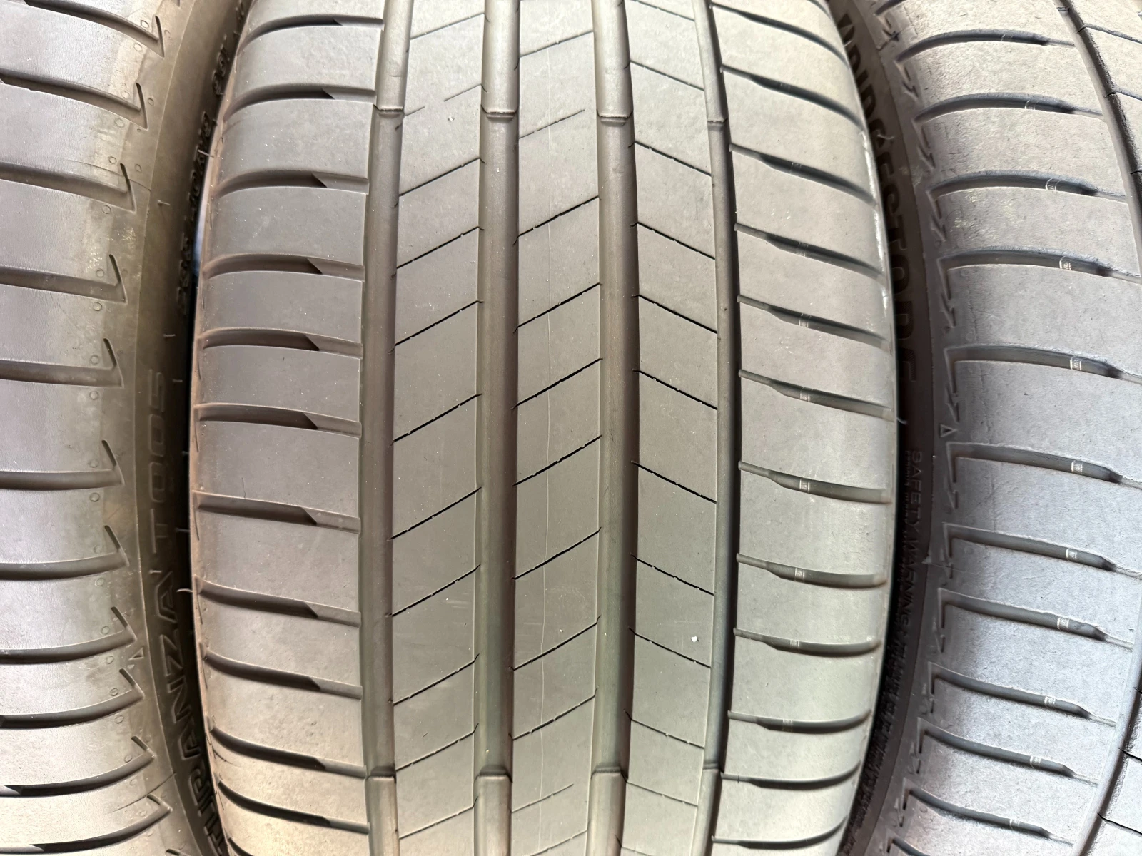 Гуми Летни 235/40R19, снимка 5 - Гуми и джанти - 55686649