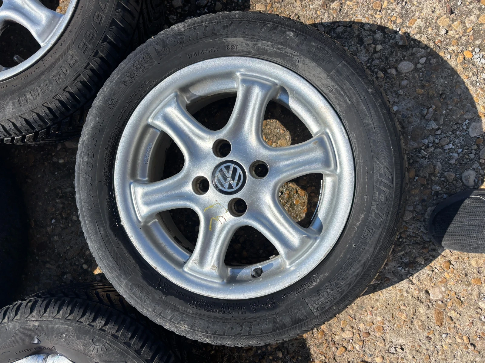 Гуми с джанти Michelin 175/65R14, снимка 2 - Гуми и джанти - 56288948