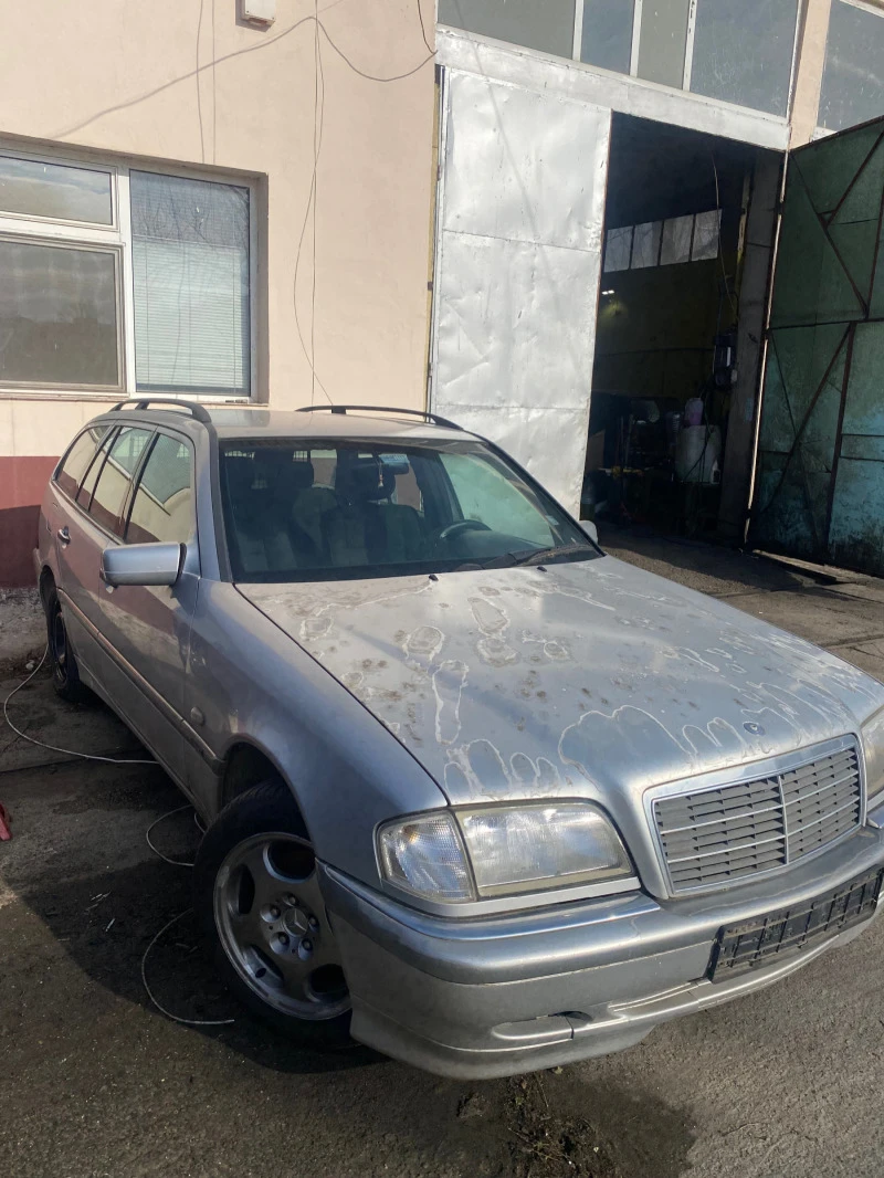 Mercedes-Benz C 180, снимка 2 - Автомобили и джипове - 44304147