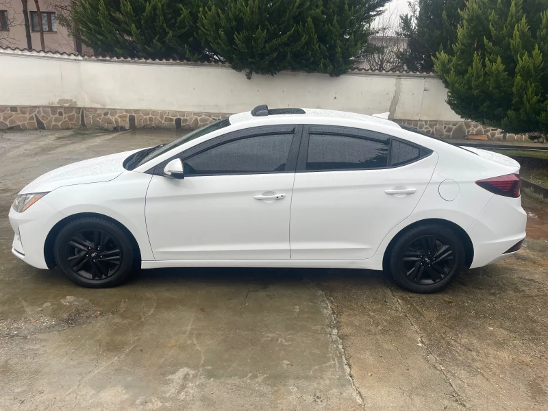 Hyundai Elantra 2.0 MPI Keyless Auto , снимка 4 - Автомобили и джипове - 48262113