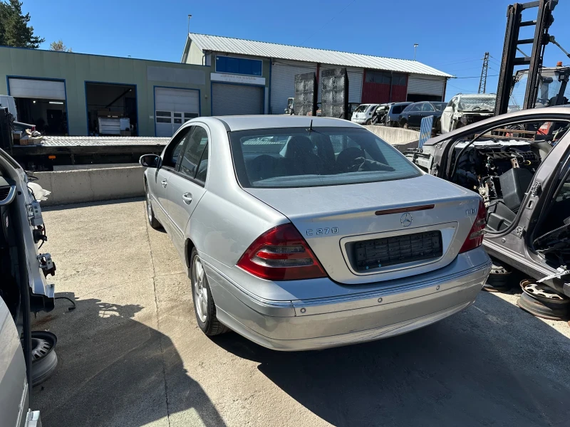 Mercedes-Benz C 270 Cdi, снимка 3 - Автомобили и джипове - 51795868