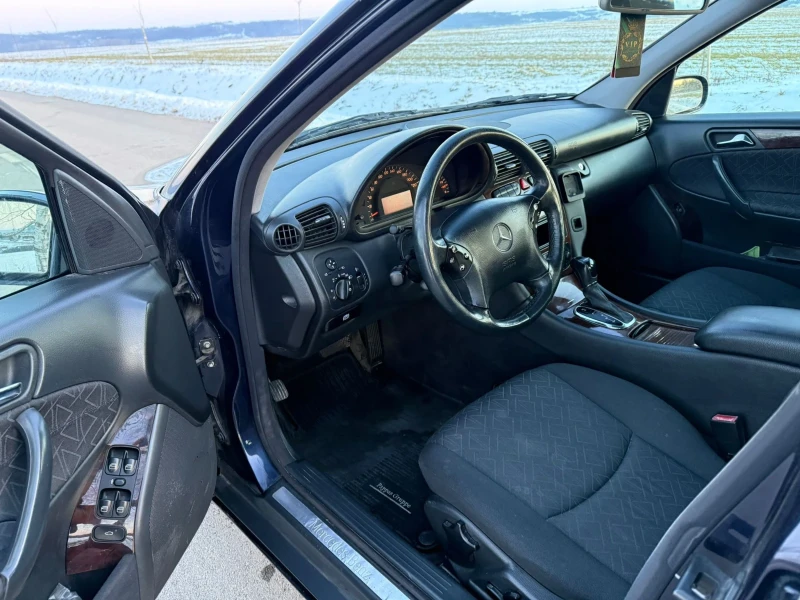 Mercedes-Benz C 220 2.2CDI, снимка 6 - Автомобили и джипове - 53168202