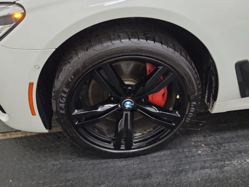 BMW 750 Long xDrive M-Sport * CARFAX * ОПЦИЯ ЗА ФИНАНСИРАН, снимка 15 - Автомобили и джипове - 53238643