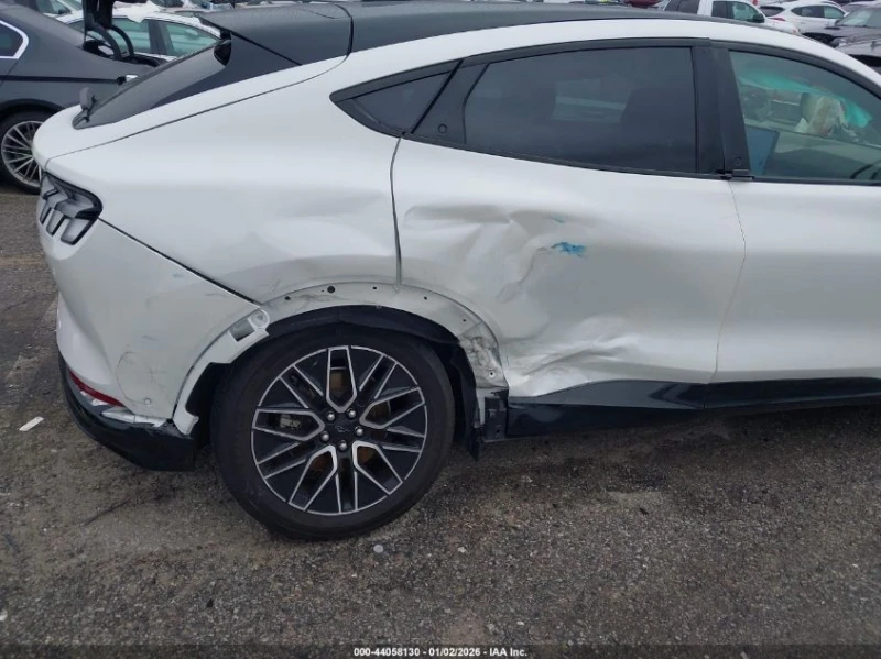 Ford Mustang Mach-E Premium, снимка 6 - Автомобили и джипове - 53386724