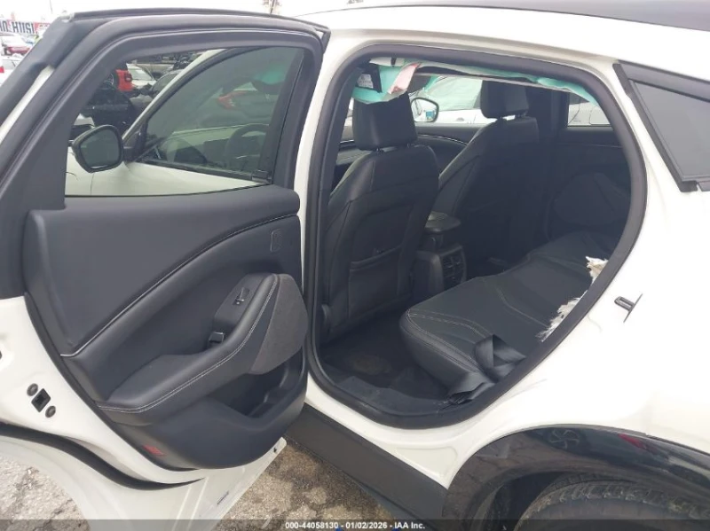 Ford Mustang Mach-E Premium, снимка 8 - Автомобили и джипове - 53386724