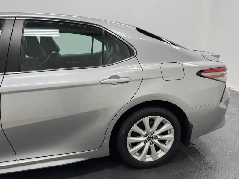 Toyota Camry * 2.5SE* DISTRONIC* LANE ASSIST* CAR PLAY* , снимка 2 - Автомобили и джипове - 53455253