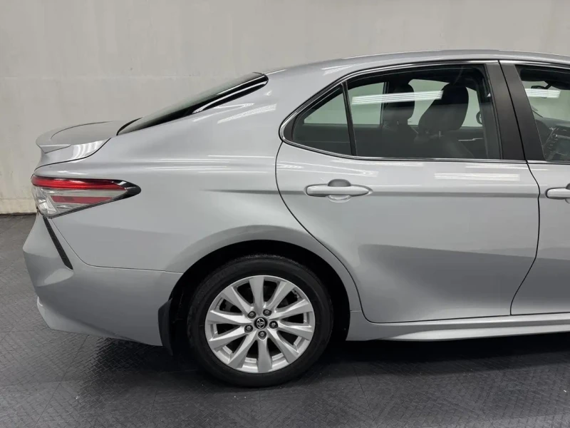 Toyota Camry * 2.5SE* DISTRONIC* LANE ASSIST* CAR PLAY* , снимка 7 - Автомобили и джипове - 53455253