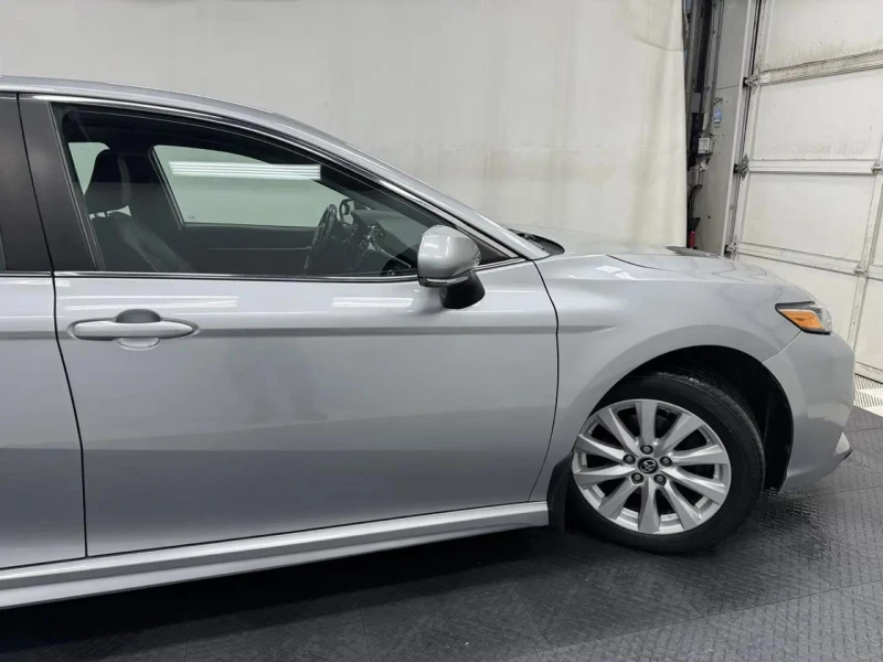 Toyota Camry * 2.5SE* DISTRONIC* LANE ASSIST* CAR PLAY* , снимка 10 - Автомобили и джипове - 53455253