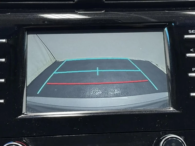 Toyota Camry * 2.5SE* DISTRONIC* LANE ASSIST* CAR PLAY* , снимка 14 - Автомобили и джипове - 53455253