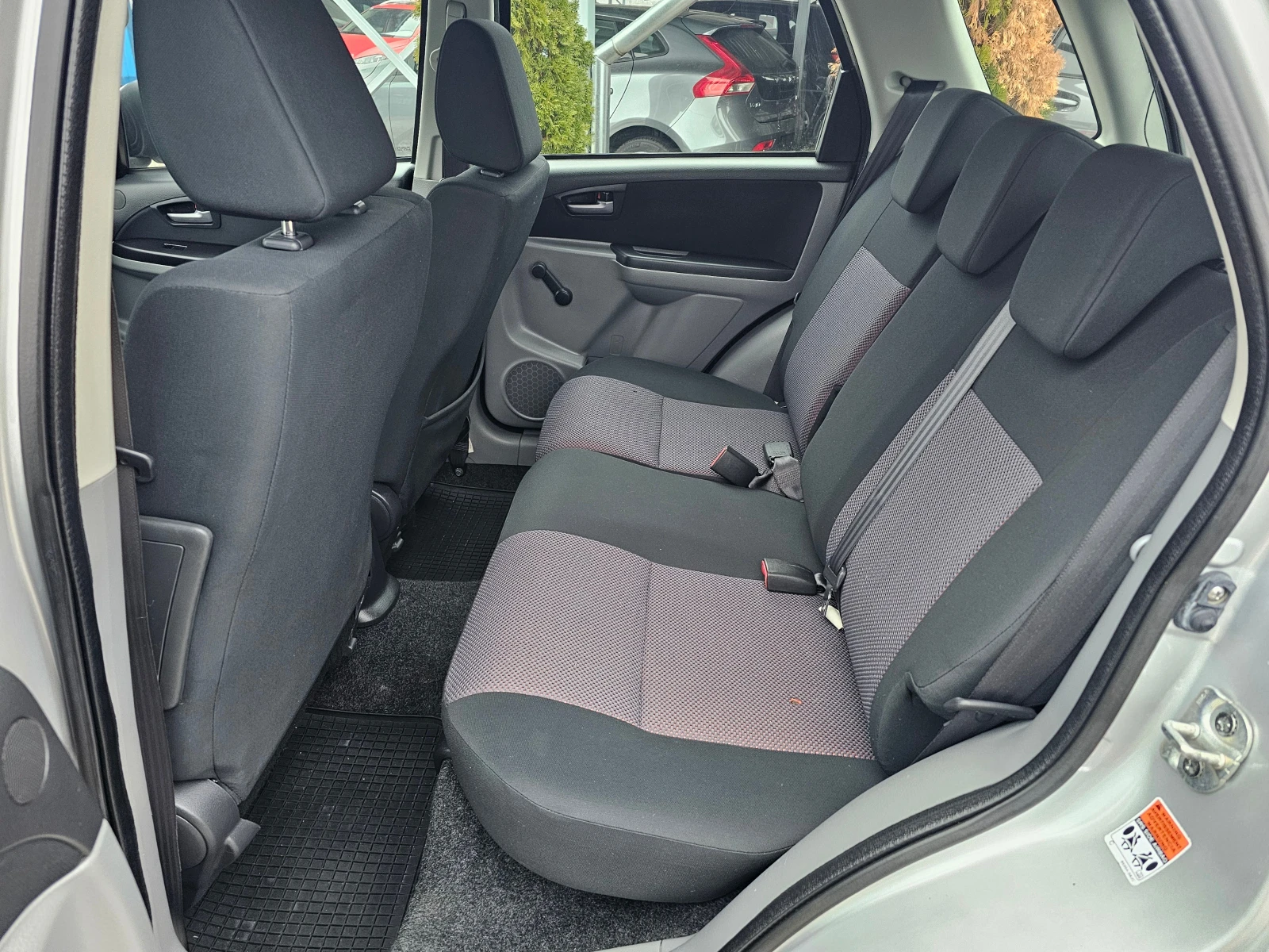 Suzuki SX4 1.6 БЕНЗИН РЕАЛНИ КИЛОМЕТРИ | Mobile.bg — изображение 11