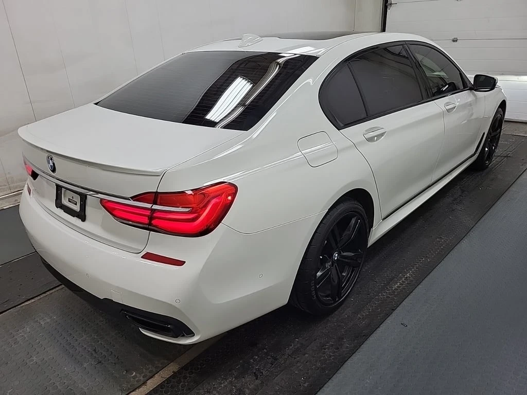 BMW 750 Long xDrive M-Sport * CARFAX * ОПЦИЯ ЗА ФИНАНСИРАН - изображение 3