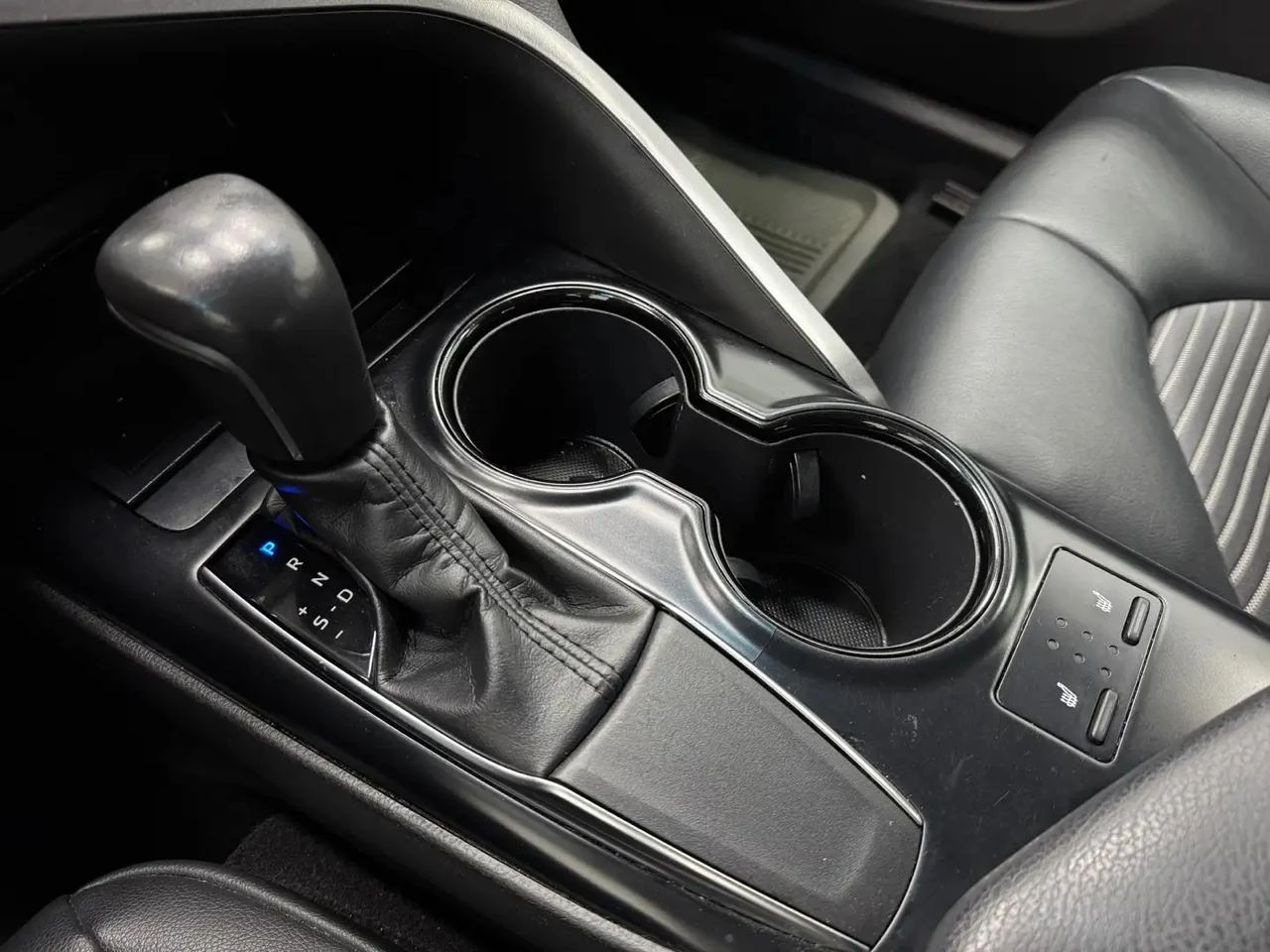 Toyota Camry * 2.5SE* DISTRONIC* LANE ASSIST* CAR PLAY*  | Mobile.bg � ����������� 13