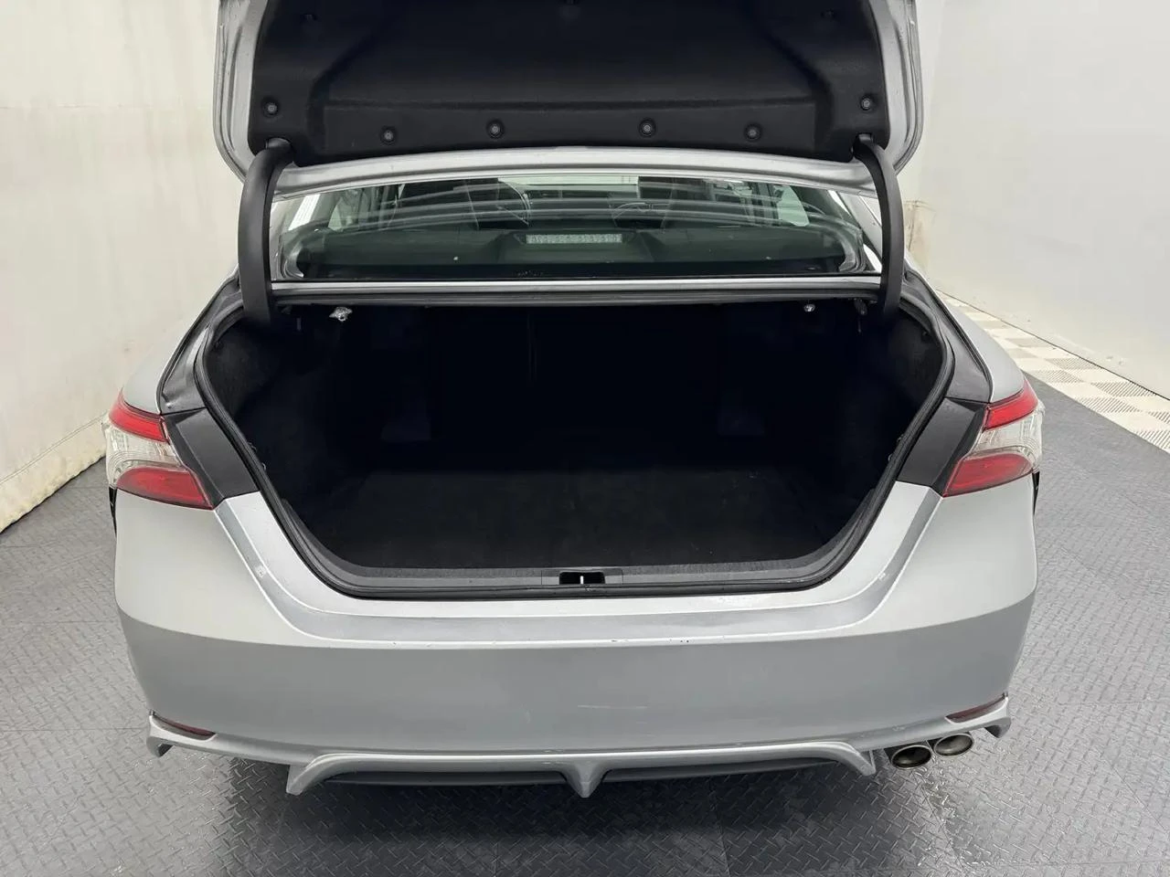 Toyota Camry * 2.5SE* DISTRONIC* LANE ASSIST* CAR PLAY*  - изображение 5