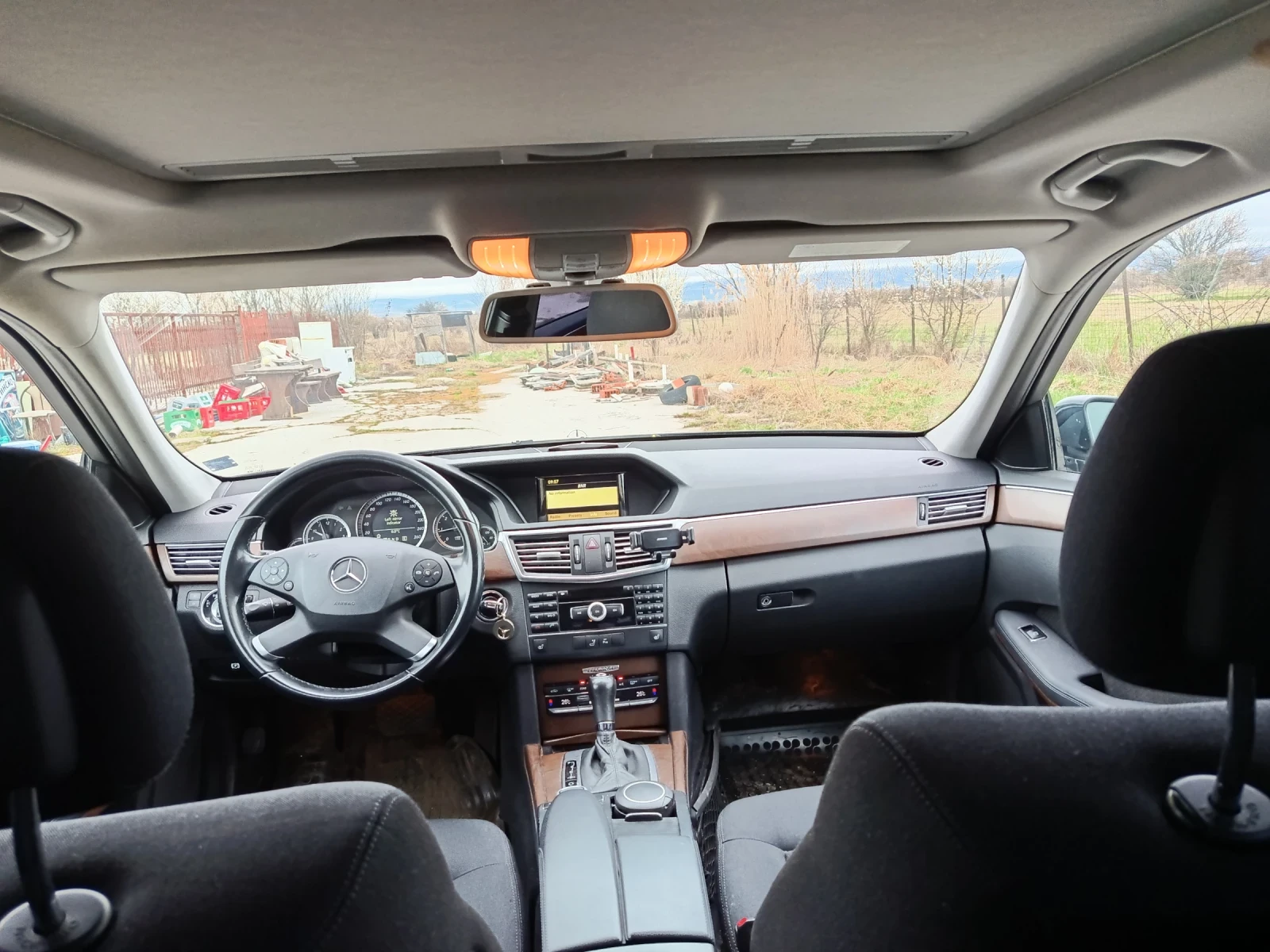 Mercedes-Benz E 220 Лимозина, снимка 3 - Автомобили и джипове - 54023039