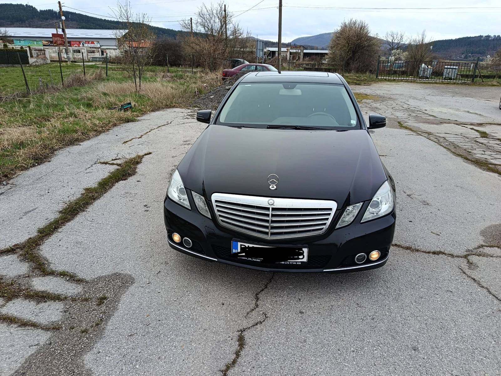 Mercedes-Benz E 220 Лимозина, снимка 5 - Автомобили и джипове - 54023039