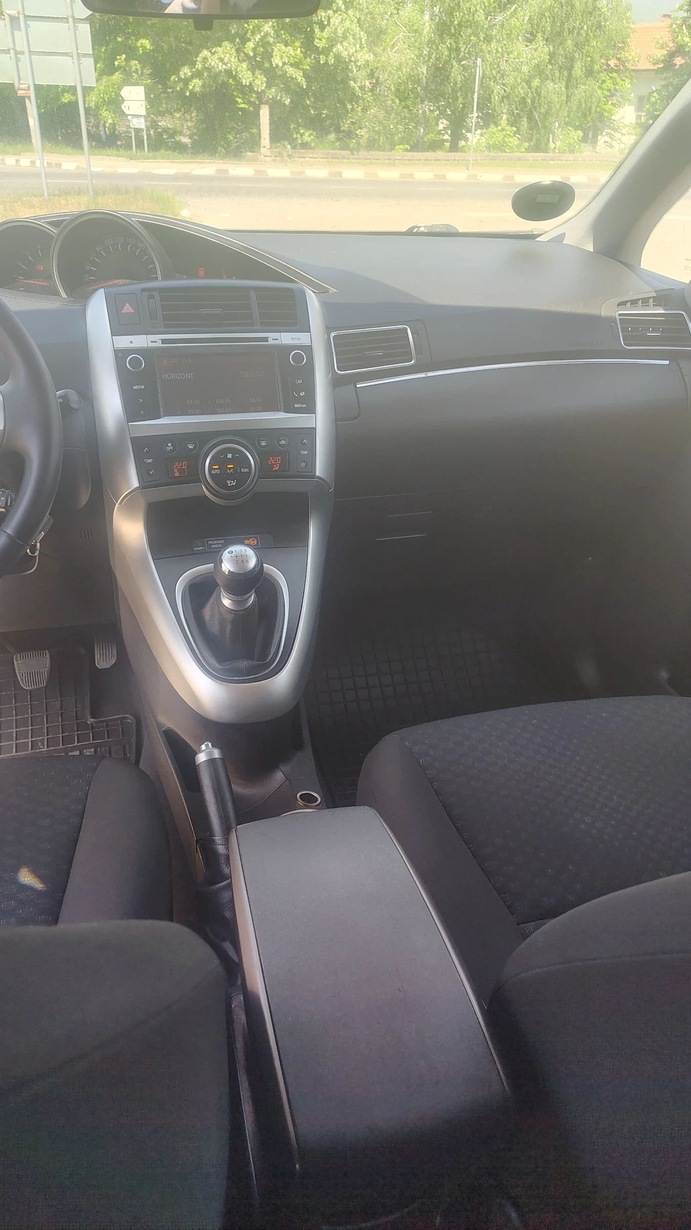Toyota Verso 2.0d4d 126 ks, снимка 11 - Автомобили и джипове - 54563157