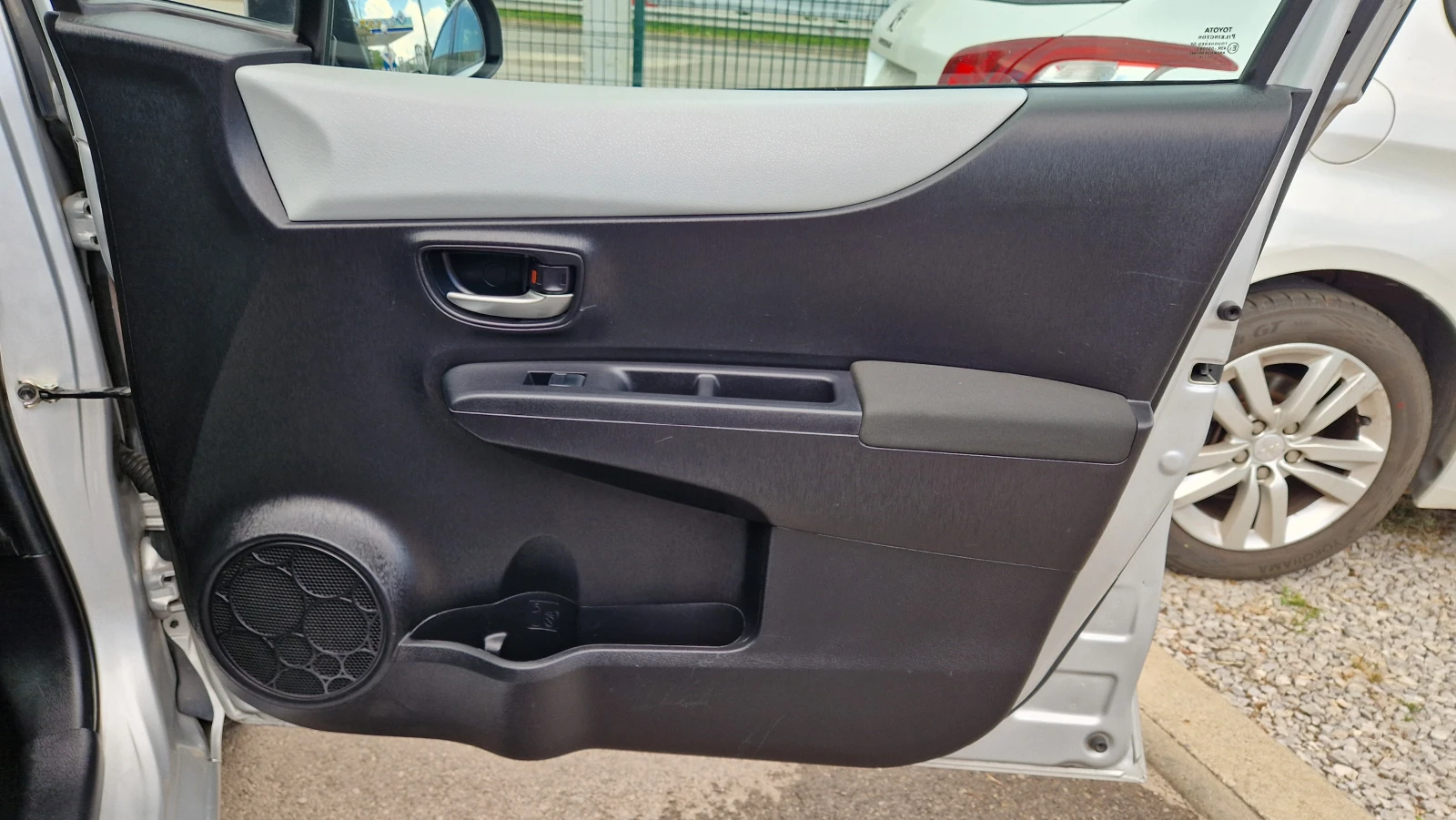 Toyota Yaris 1.5 Hybrid  | Mobile.bg � ����������� 13