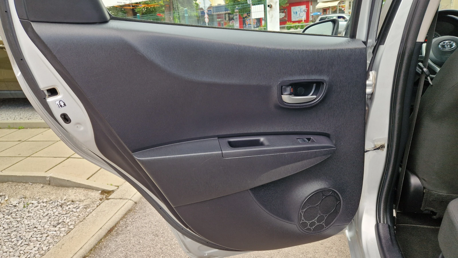 Toyota Yaris 1.5 Hybrid  | Mobile.bg � ����������� 14