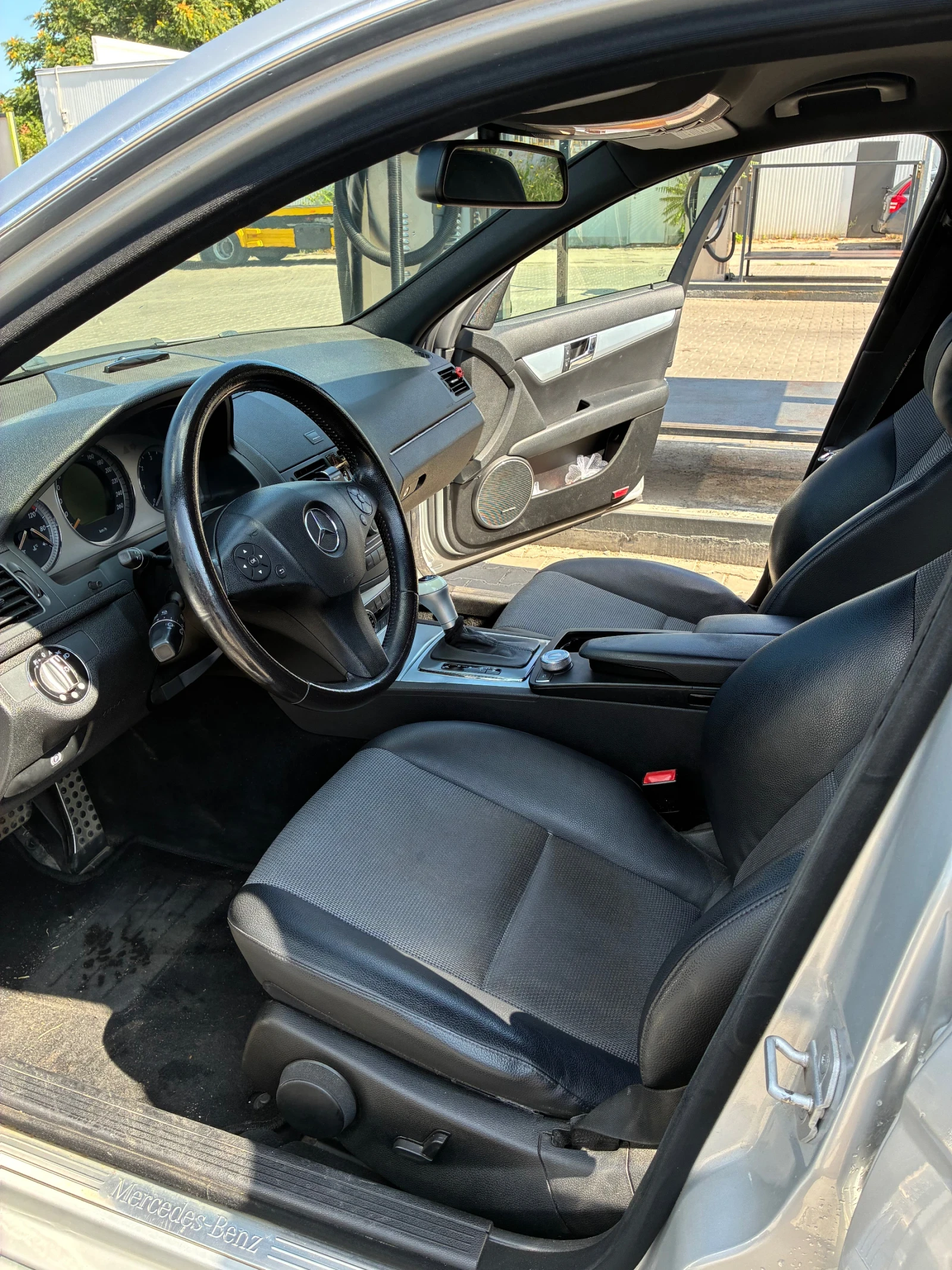 Mercedes-Benz C 320 AMG pack, снимка 9 - Автомобили и джипове - 55358489