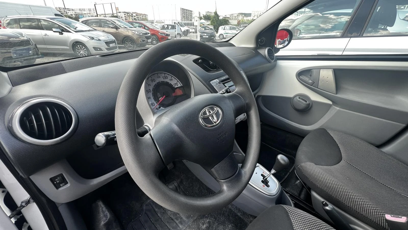 Toyota Aygo 1.0, снимка 6 - Автомобили и джипове - 55402643