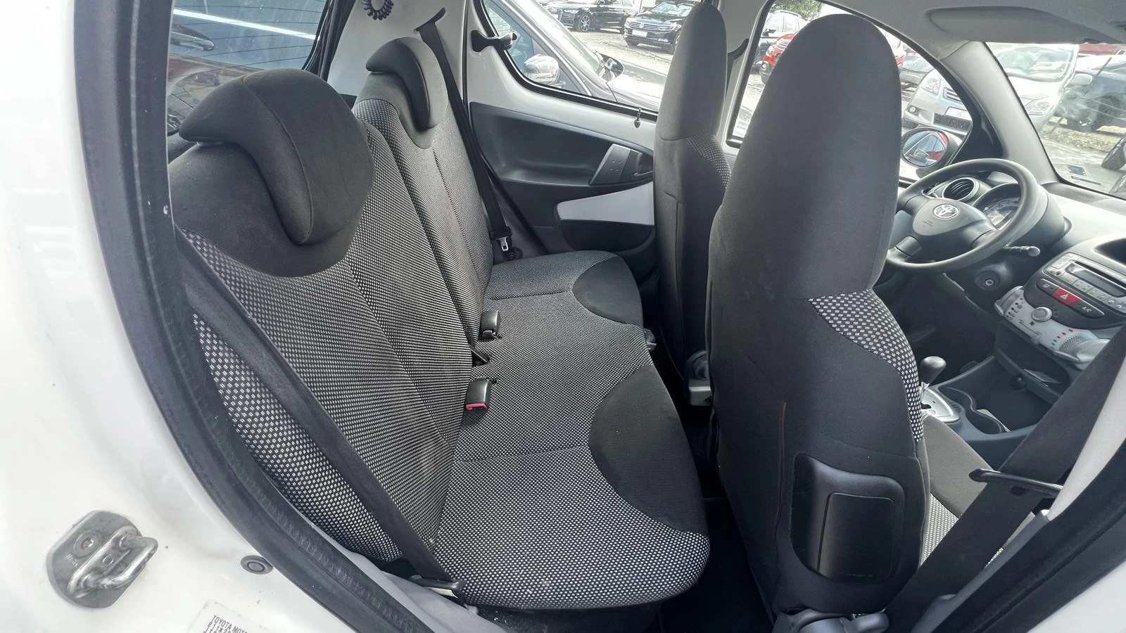 Toyota Aygo 1.0, снимка 9 - Автомобили и джипове - 55402643