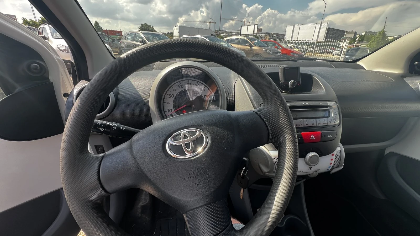 Toyota Aygo 1.0, снимка 7 - Автомобили и джипове - 55402643