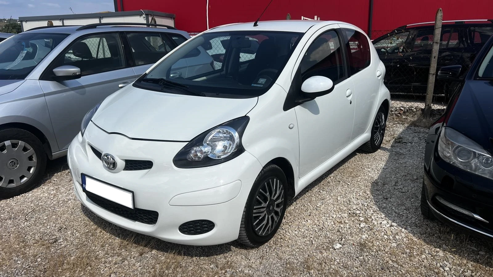 Toyota Aygo 1.0, снимка 2 - Автомобили и джипове - 55402643