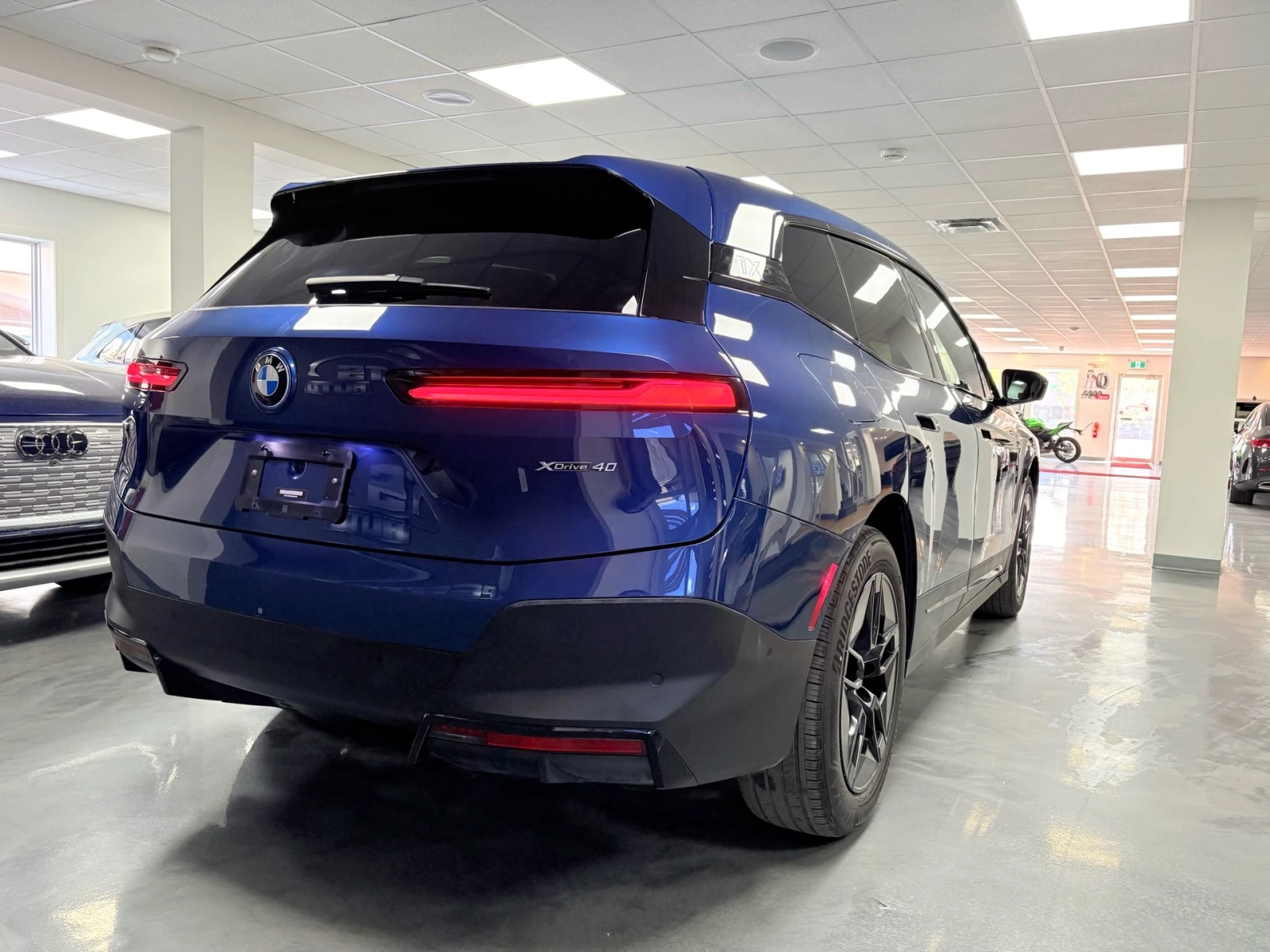 BMW iX xDrive40 AWD, снимка 2 - Автомобили и джипове - 55751466