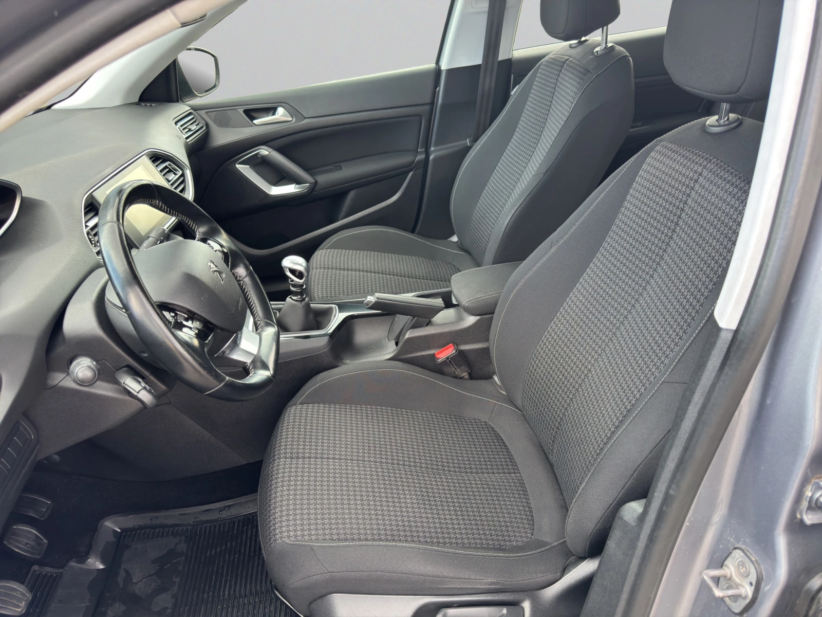 Peugeot 308 SW NEW ACTIVE 1.6 e-HDI 120 BVM6 EURO6, снимка 10 - Автомобили и джипове - 56199575