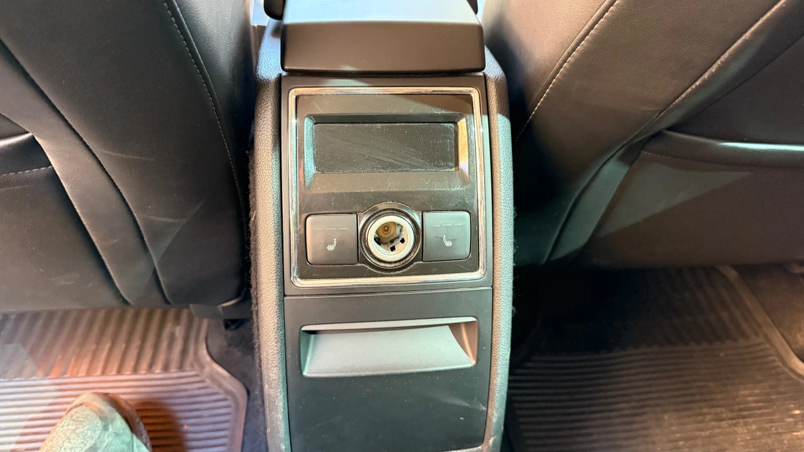 Skoda Superb 2.0tdi, снимка 12 - Автомобили и джипове - 56346607