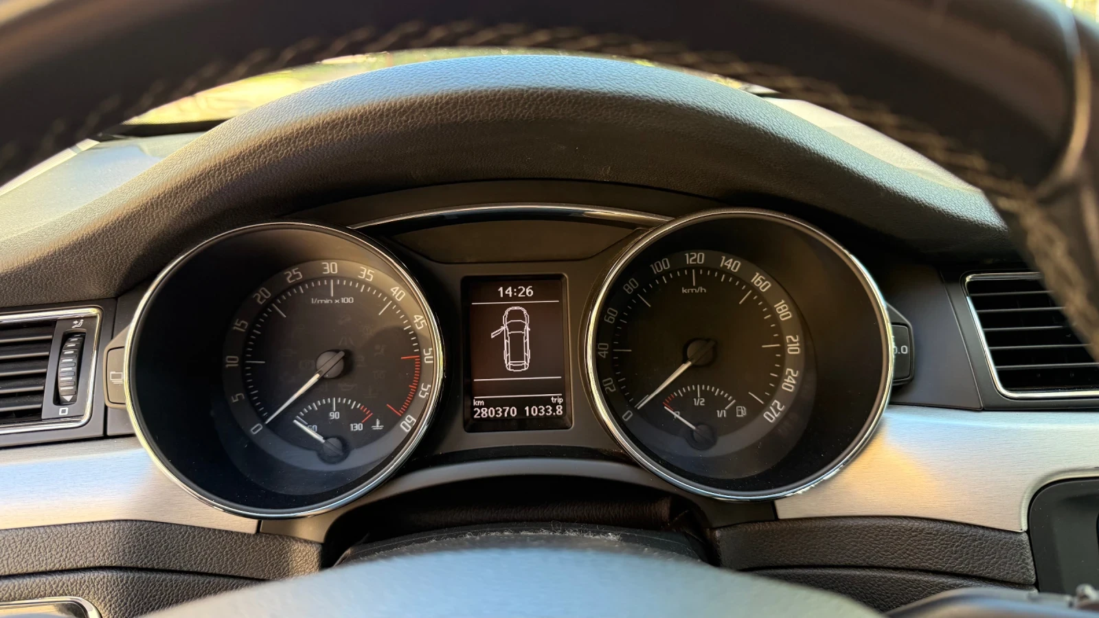 Skoda Superb 2.0tdi, снимка 9 - Автомобили и джипове - 56346607