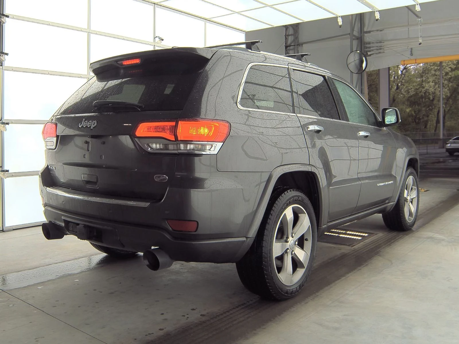 Jeep Grand cherokee OVERLAND 5.7 HEMI* Обдух* 8ZF* М.Точка* LED* Пано  - изображение 4