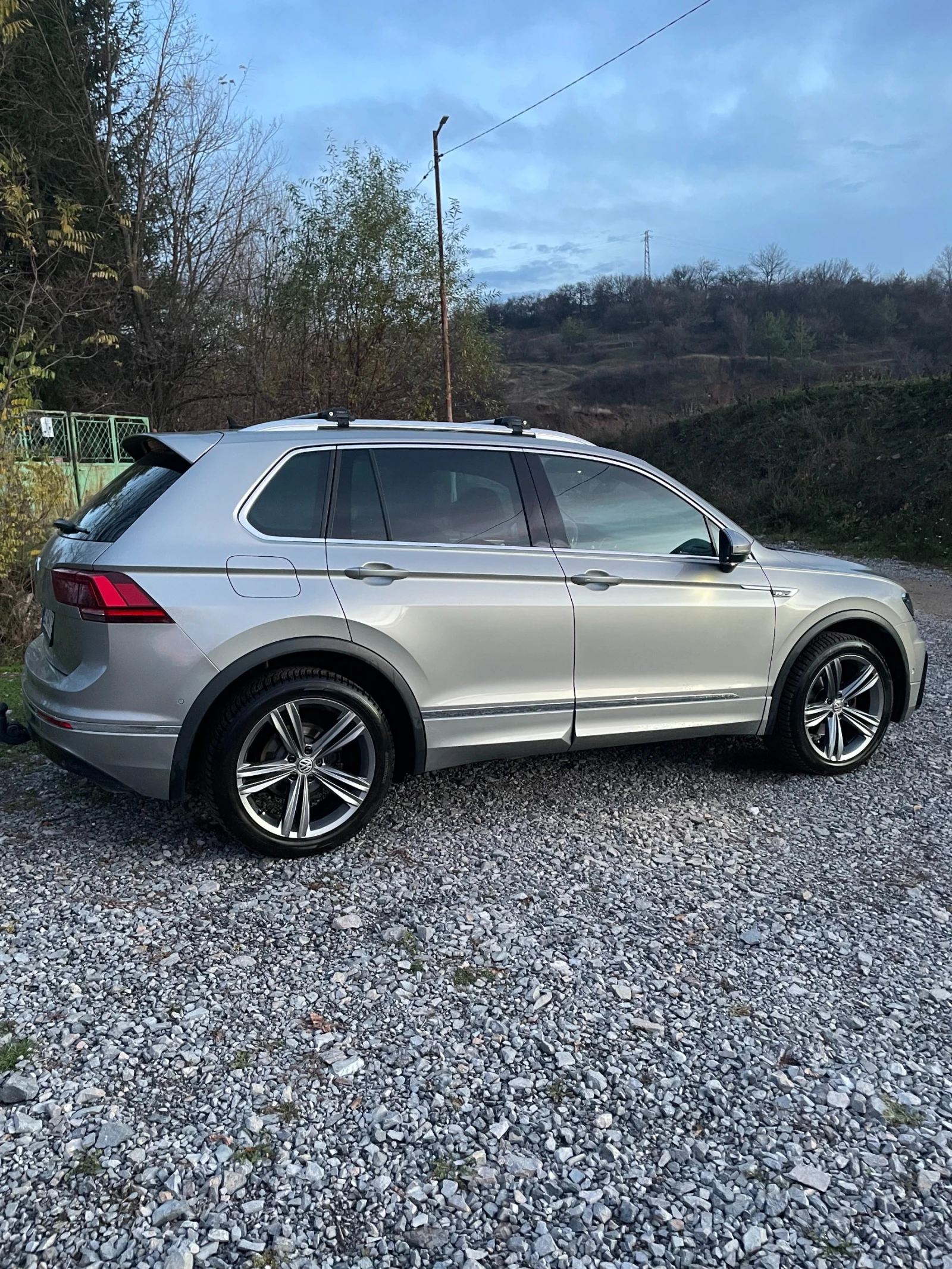 VW Tiguan R-line/360* /Pano/Matrix/FULL, снимка 4 - Автомобили и джипове - 53772408