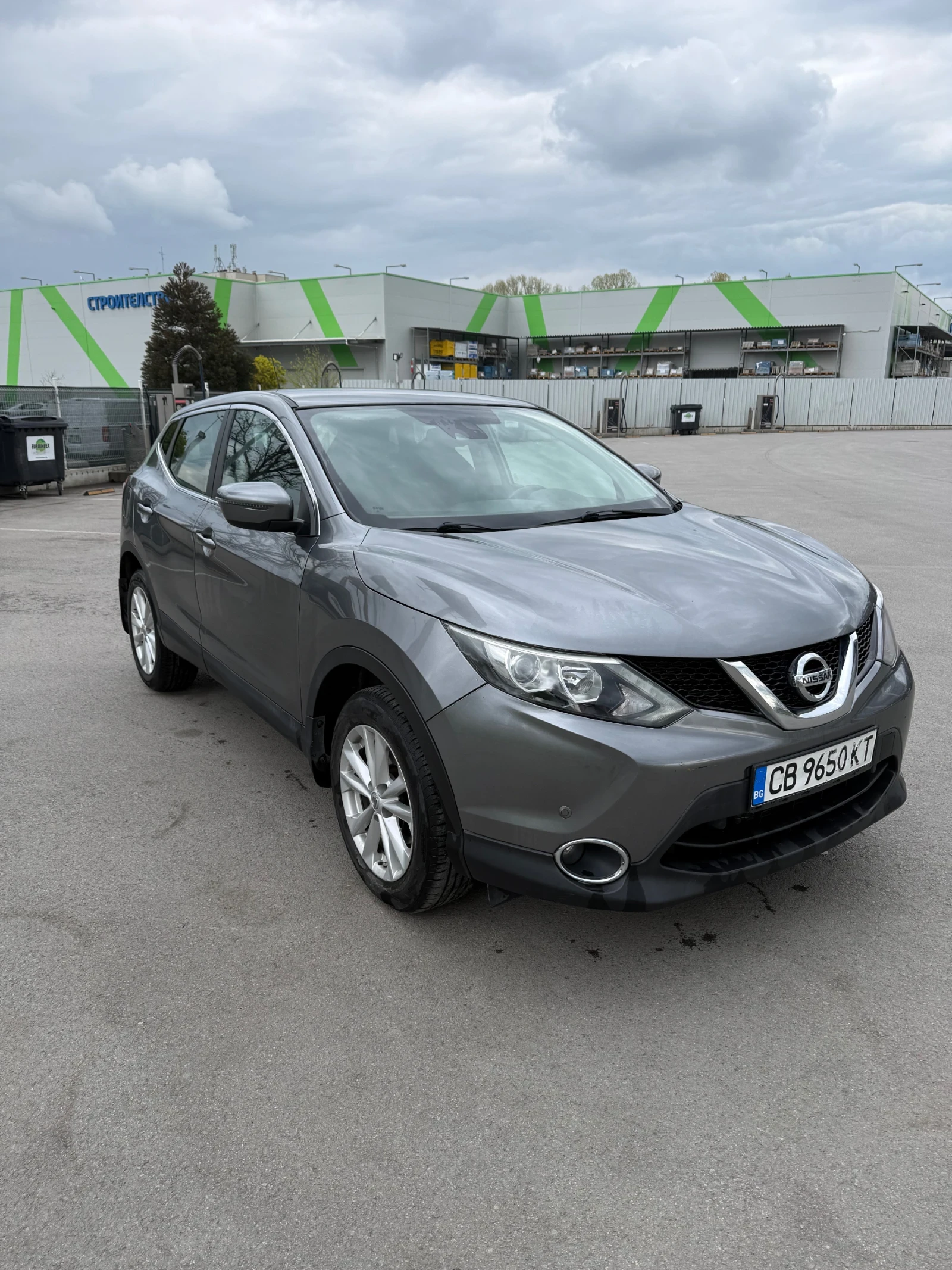 Nissan Qashqai 1.3 DIG-T Първи Собственик , снимка 2 - Автомобили и джипове - 54279852